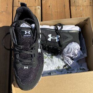 Under Armour Boys Running Shoes 5Y Black/White